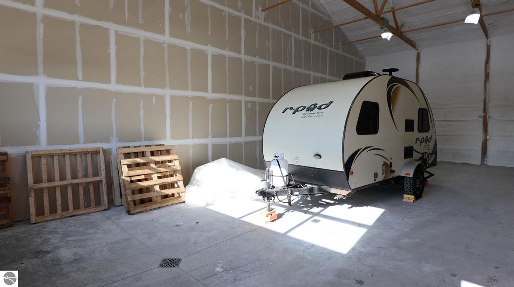 Image 8 of property listing at 7336 E Duck Lake Road # 4, Lake Leelanau, MI 49653