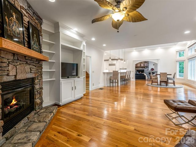 307 S Braeside Court, Asheville, NC 28803
