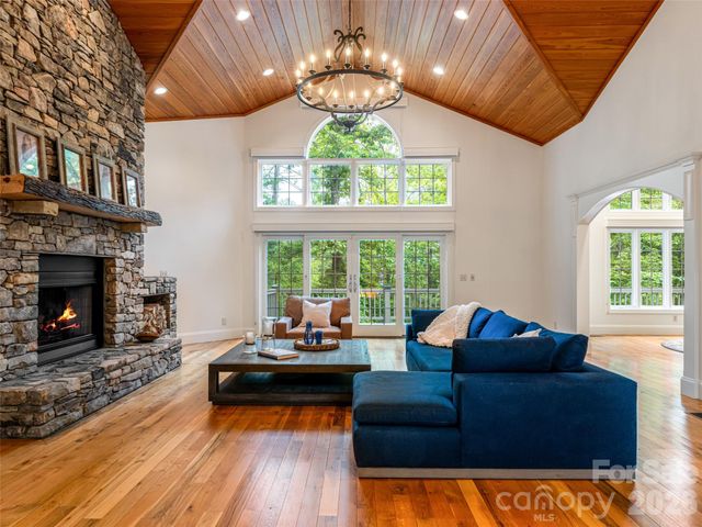 307 S Braeside Court, Asheville, NC 28803