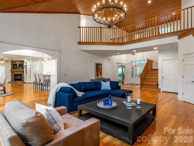 307 S Braeside Court, Asheville, NC 28803
