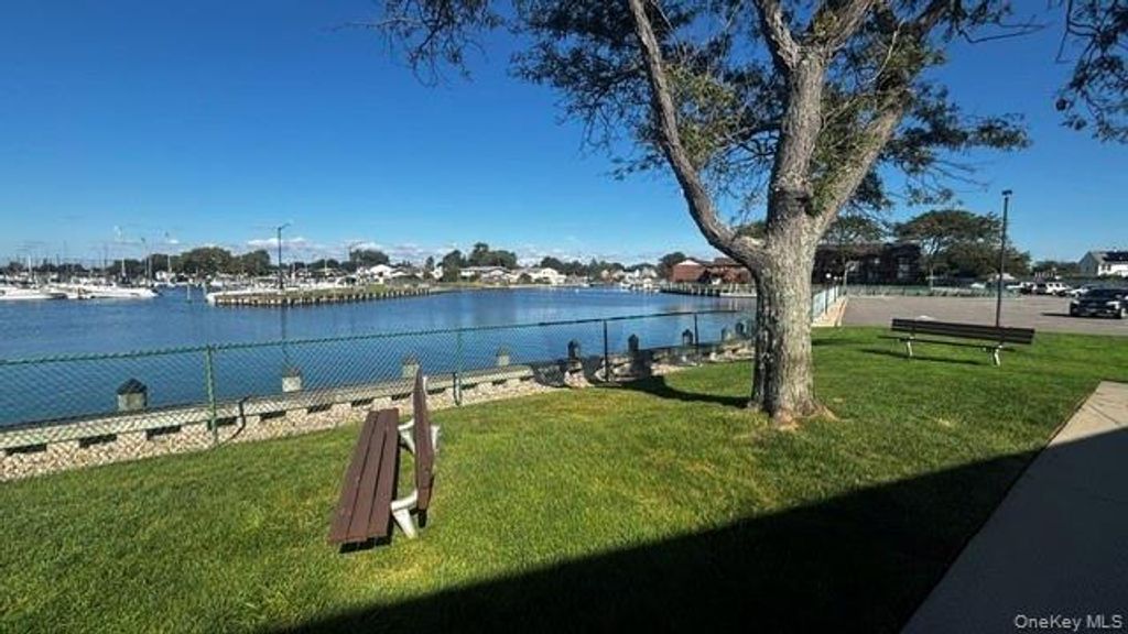 331 Mariners Way, Copiague, NY 11726 — photo 5