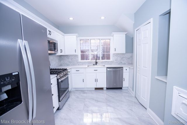 17337 Roselawn Street, Detroit, MI 48221