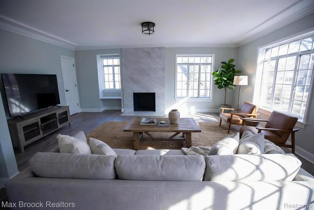 17337 Roselawn Street, Detroit, MI 48221