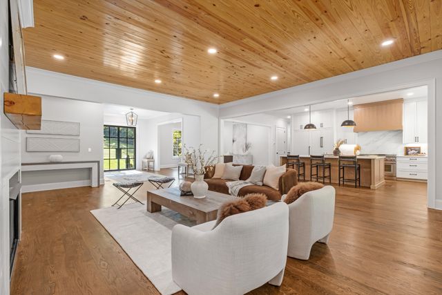 2005 Otter Valley Ln, Nashville, TN 37215