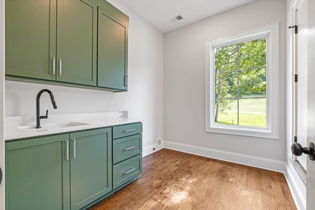 2005 Otter Valley Ln, Nashville, TN 37215