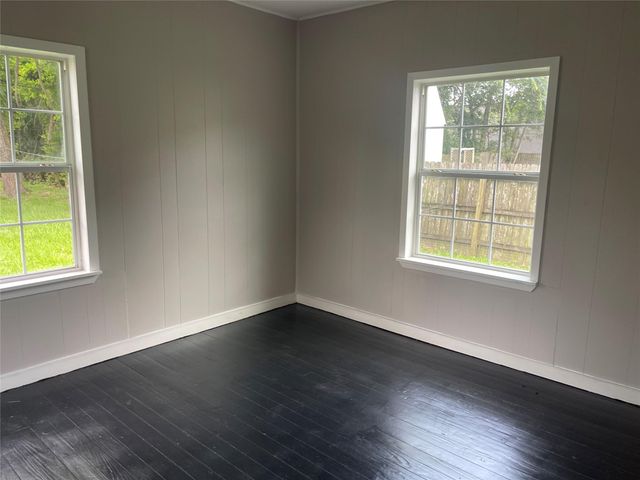 407 N Magnolia Street, Highlands, TX 77562
