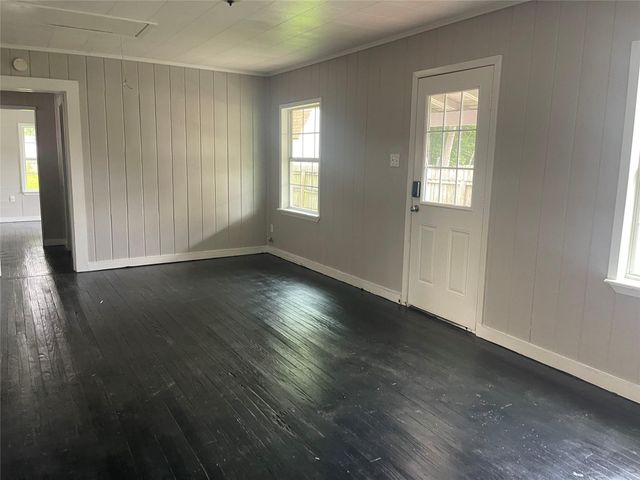 407 N Magnolia Street, Highlands, TX 77562