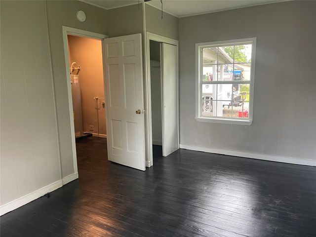 407 N Magnolia Street, Highlands, TX 77562