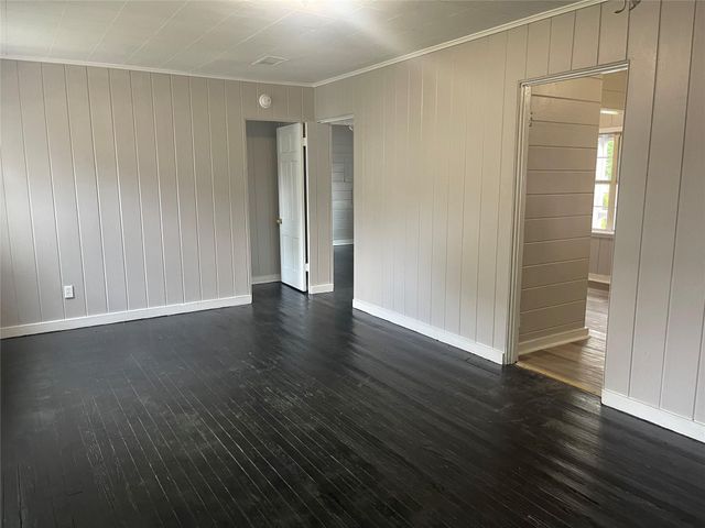 407 N Magnolia Street, Highlands, TX 77562