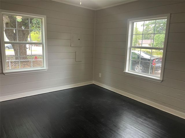 407 N Magnolia Street, Highlands, TX 77562