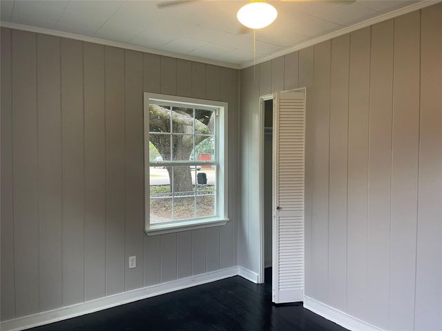 407 N Magnolia Street, Highlands, TX 77562