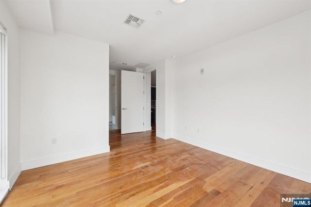1 Executive 605, Fort Lee, NJ 07024