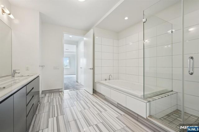1 Executive 605, Fort Lee, NJ 07024