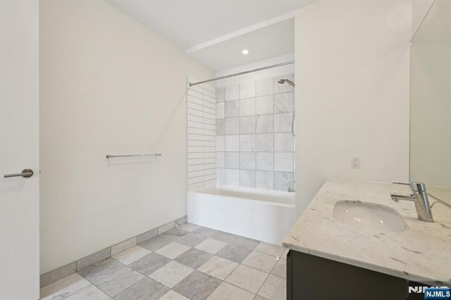 1 Executive 605, Fort Lee, NJ 07024