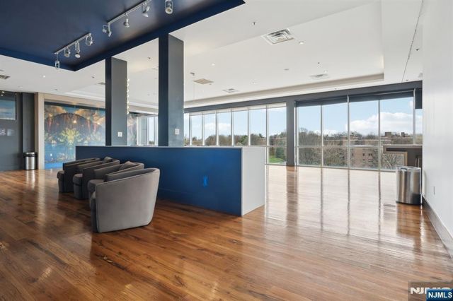 1 Executive 605, Fort Lee, NJ 07024