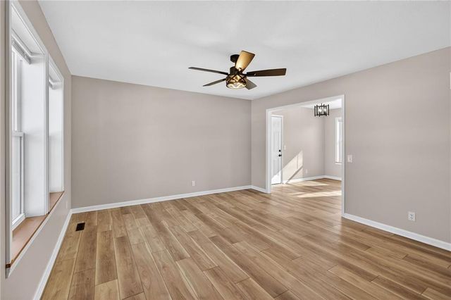 2015 Karlton Way, Excelsior Springs, MO 64024