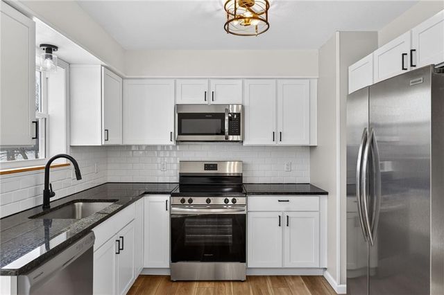 2015 Karlton Way, Excelsior Springs, MO 64024