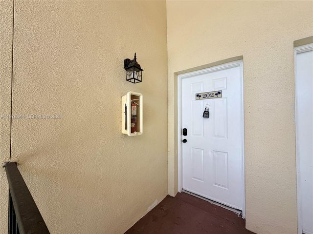 815 W Boynton Beach Blvd 11-202, Boynton Beach, FL 33426