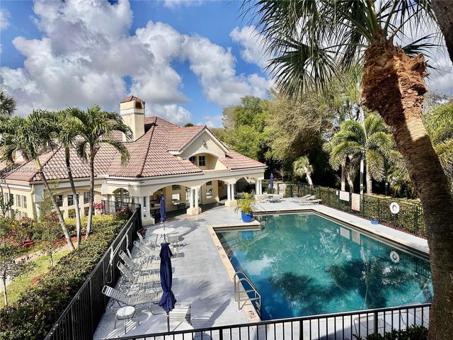 815 W Boynton Beach Blvd 11-202, Boynton Beach, FL 33426