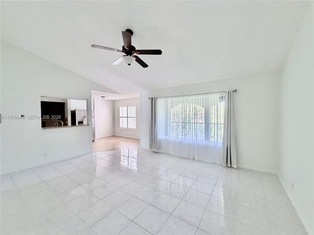 815 W Boynton Beach Blvd 11-202, Boynton Beach, FL 33426