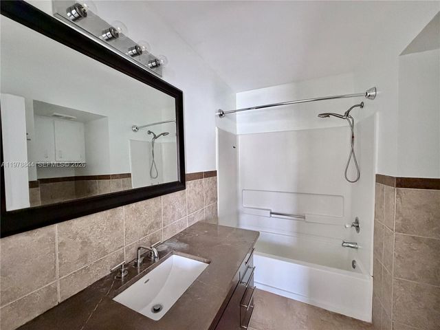 815 W Boynton Beach Blvd 11-202, Boynton Beach, FL 33426