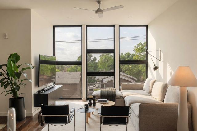 1322 E 12th ST 305, Austin, TX 78702