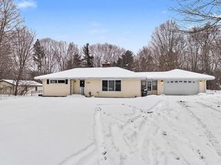 121 Fineview Avenue, Cooper Twp, MI 49004