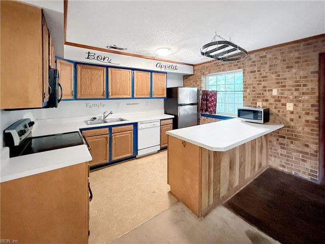 4512 Good Adams LN, Virginia Beach, VA 23455