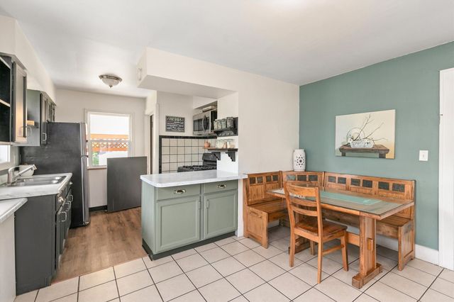 2206 E 13th Street, Des Moines, IA 50316