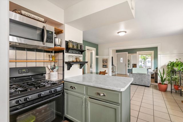 2206 E 13th Street, Des Moines, IA 50316