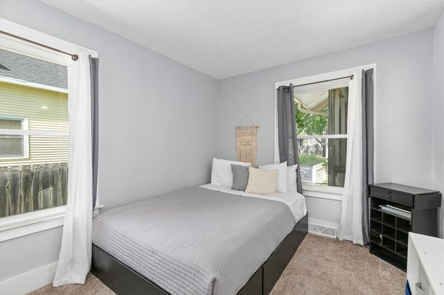 2206 E 13th Street, Des Moines, IA 50316