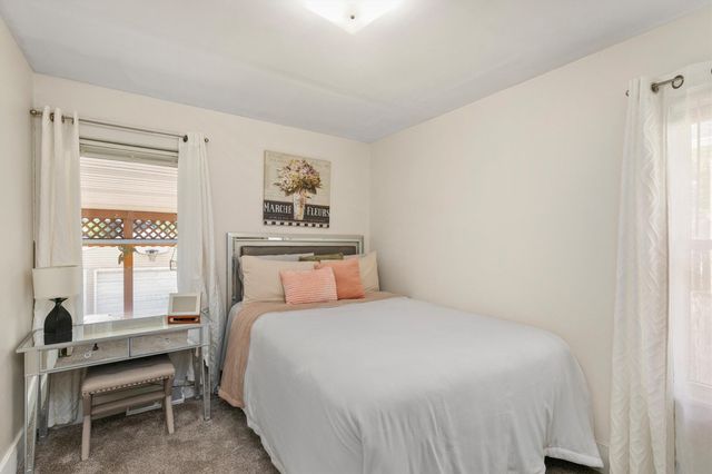 2206 E 13th Street, Des Moines, IA 50316