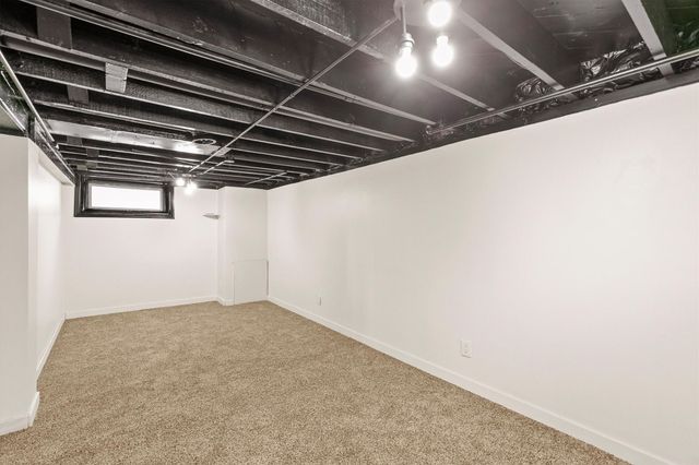 2206 E 13th Street, Des Moines, IA 50316