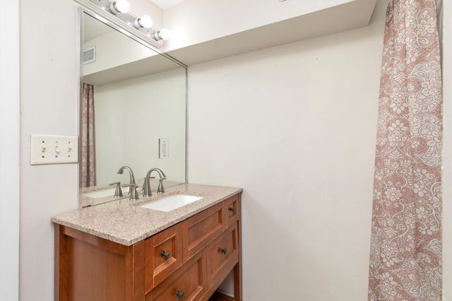 2206 E 13th Street, Des Moines, IA 50316