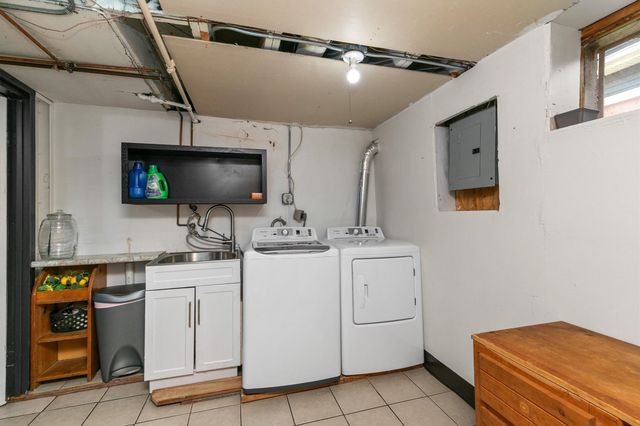 2206 E 13th Street, Des Moines, IA 50316