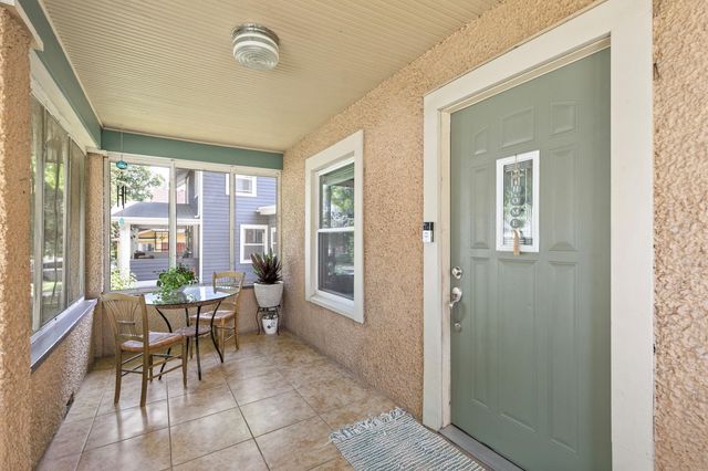 2206 E 13th Street, Des Moines, IA 50316