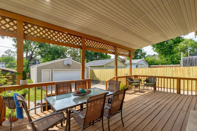 2206 E 13th Street, Des Moines, IA 50316