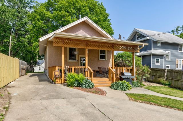 2206 E 13th Street, Des Moines, IA 50316