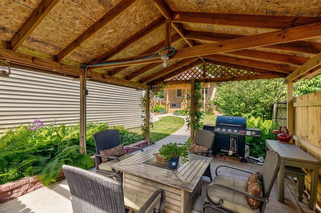 2206 E 13th Street, Des Moines, IA 50316