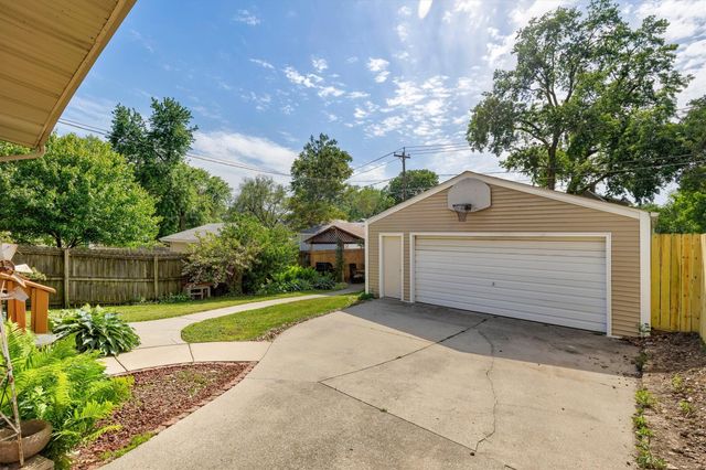 2206 E 13th Street, Des Moines, IA 50316
