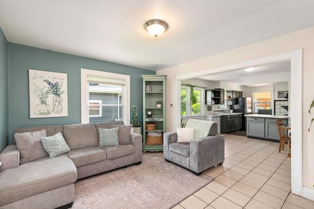 2206 E 13th Street, Des Moines, IA 50316