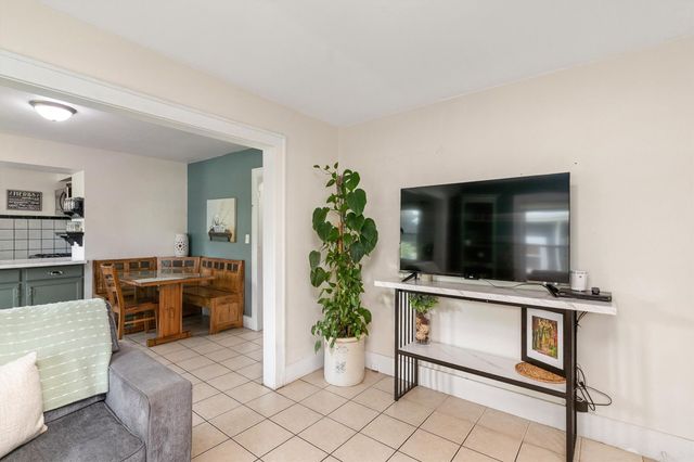 2206 E 13th Street, Des Moines, IA 50316