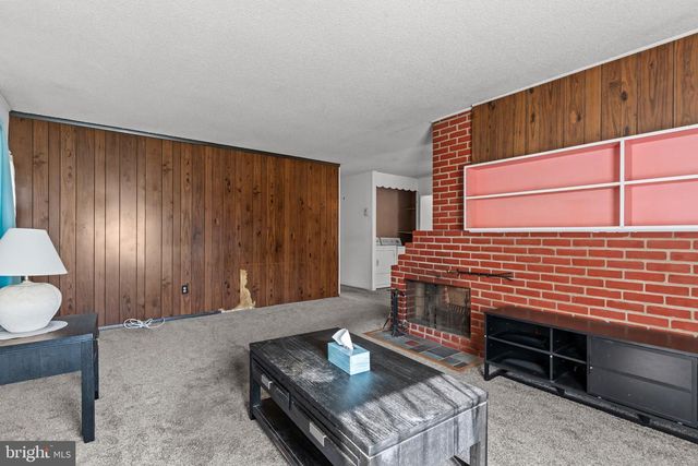 14 VISTA RD, Levittown, PA 19057