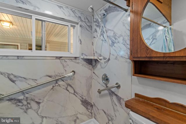 14 VISTA RD, Levittown, PA 19057