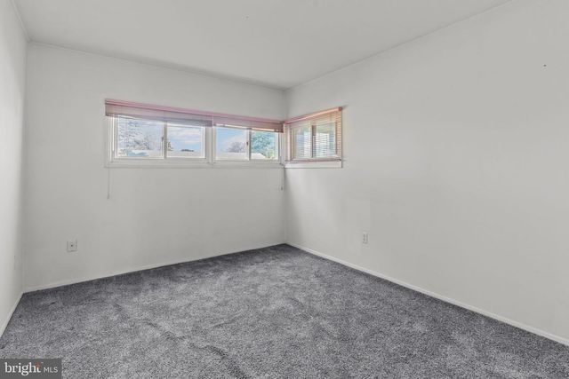 14 VISTA RD, Levittown, PA 19057