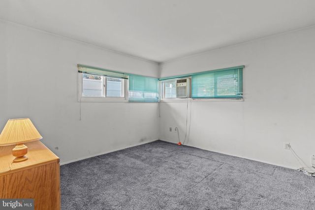 14 VISTA RD, Levittown, PA 19057