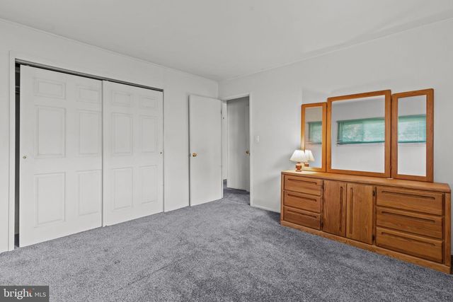 14 VISTA RD, Levittown, PA 19057