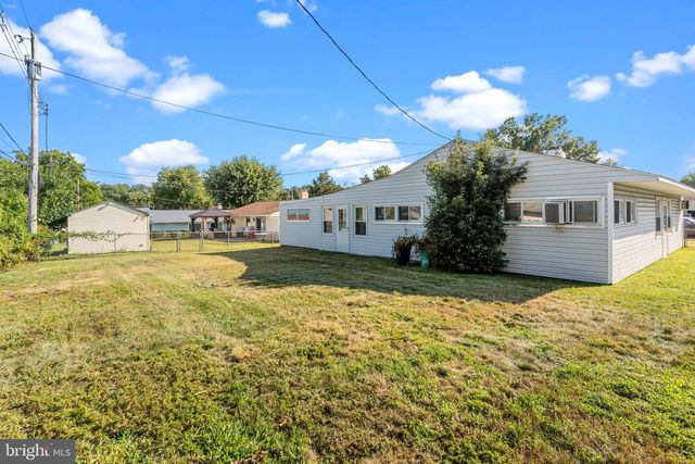 14 VISTA RD, Levittown, PA 19057
