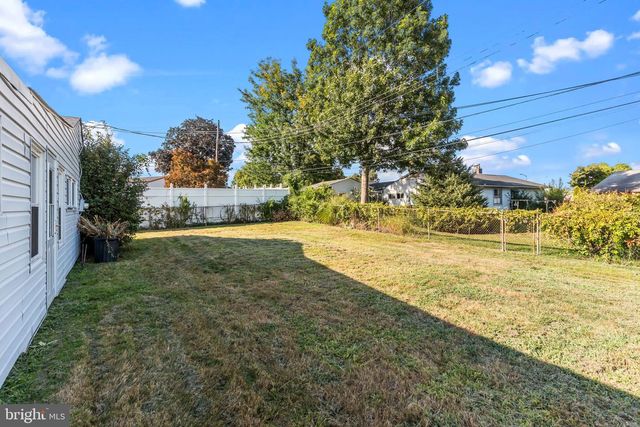 14 VISTA RD, Levittown, PA 19057
