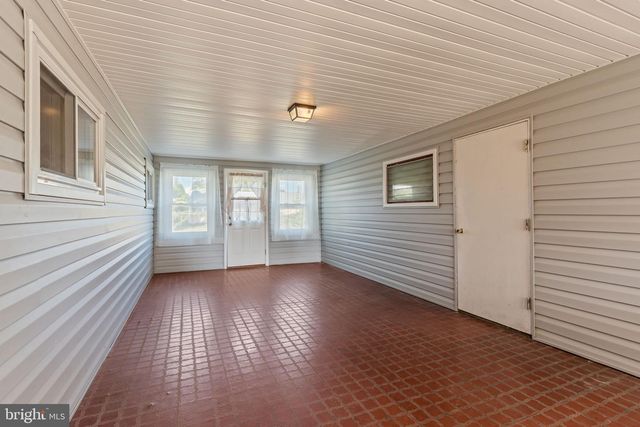14 VISTA RD, Levittown, PA 19057